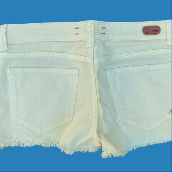 Adorable dittos yellow denim shorts with embroidered heart detail 💛 Sz 26 - Picture 6 of 7